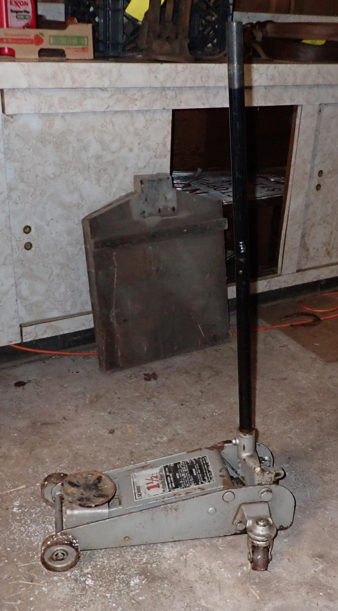 Sears 1 1/2 Ton Hydraulic Floor Jack (1 of 2)