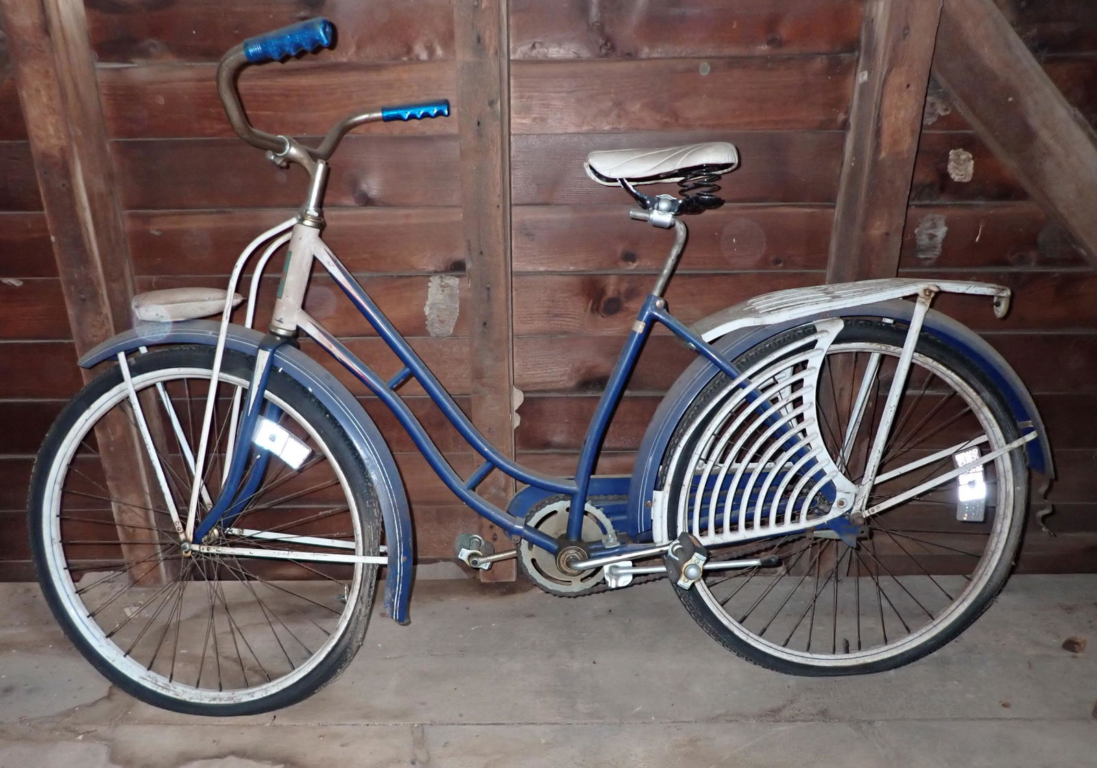 Vintage Elgin Girls Bike (1 of 6)