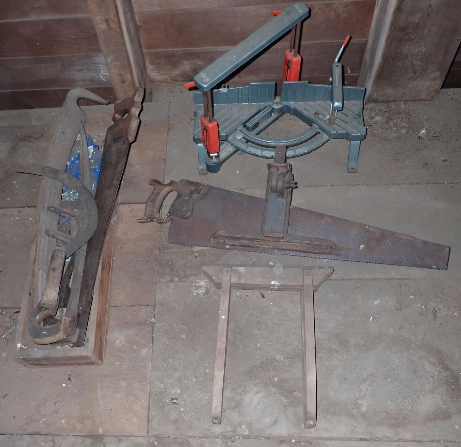 Miter Box Saws and Saw Vise (1 of 4)