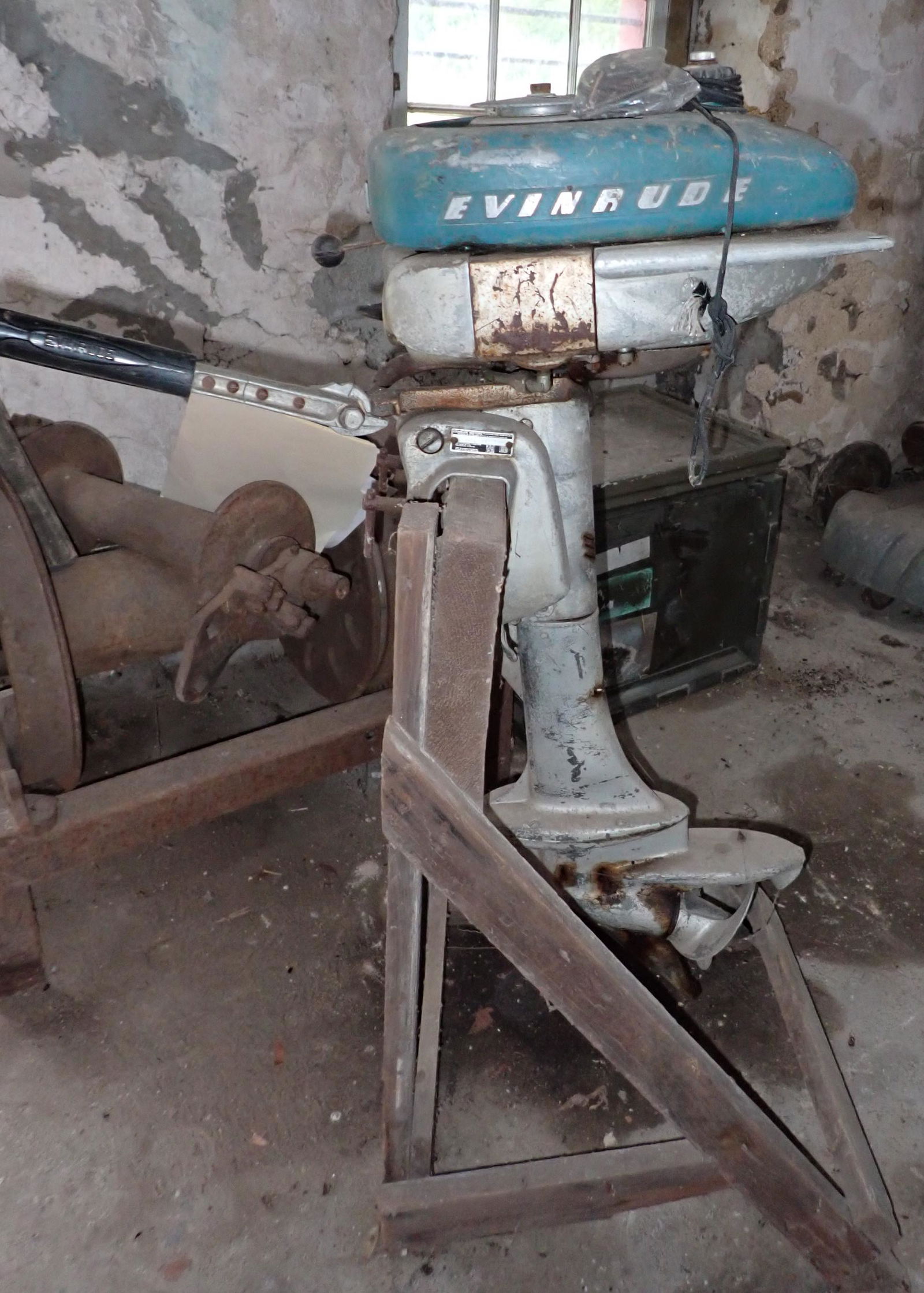 Vintage Evinrude Boat Motor (1 of 7)