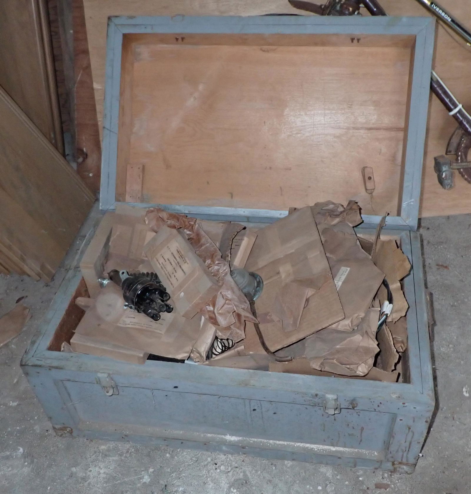 Philadelphia Signal Corps NOS Parts Generator ? (1 of 9)