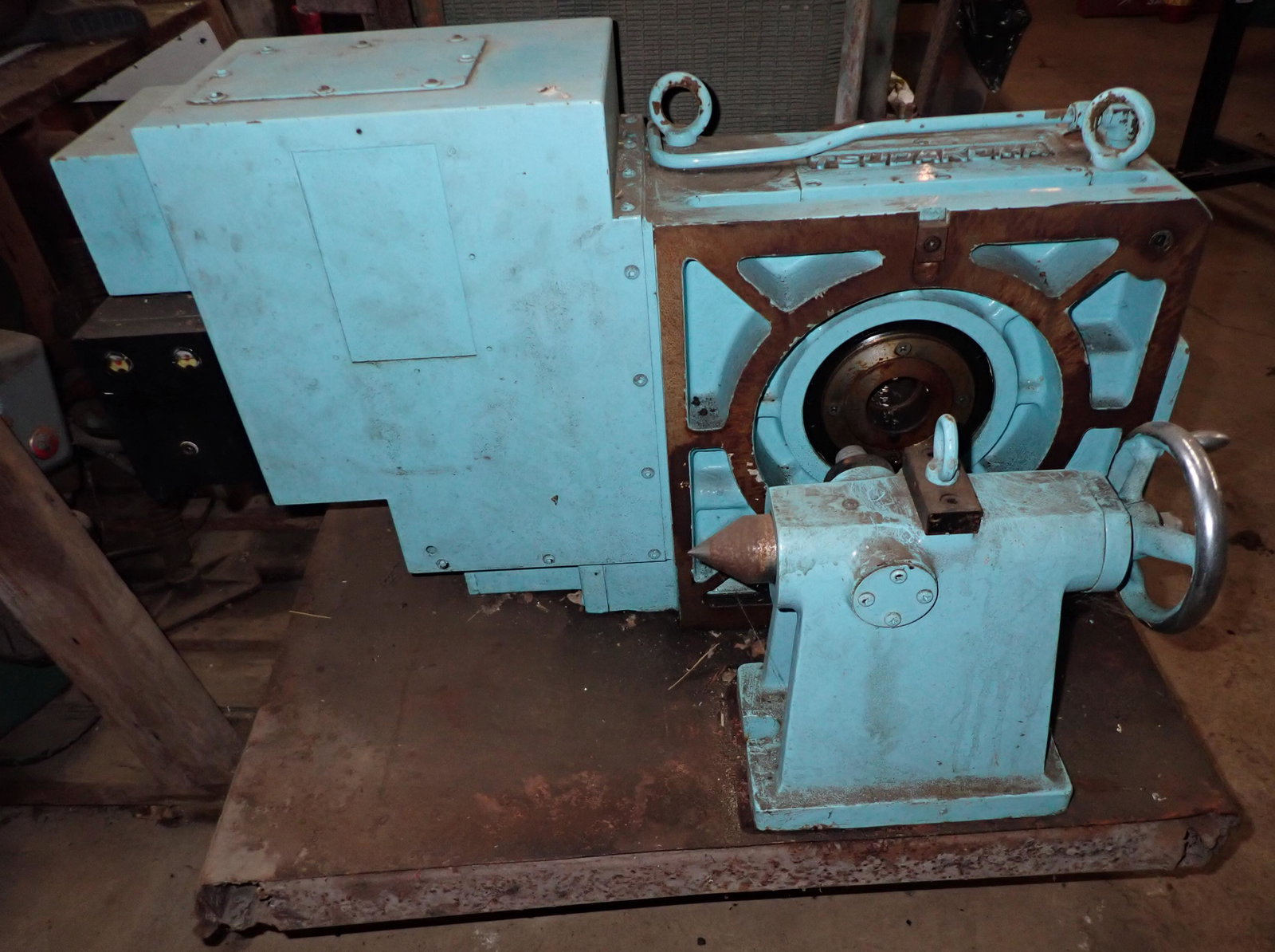 Tsudakoma Rotary Table & Center: Table is approx 12 1/2" in diameter. Pick up before noon.