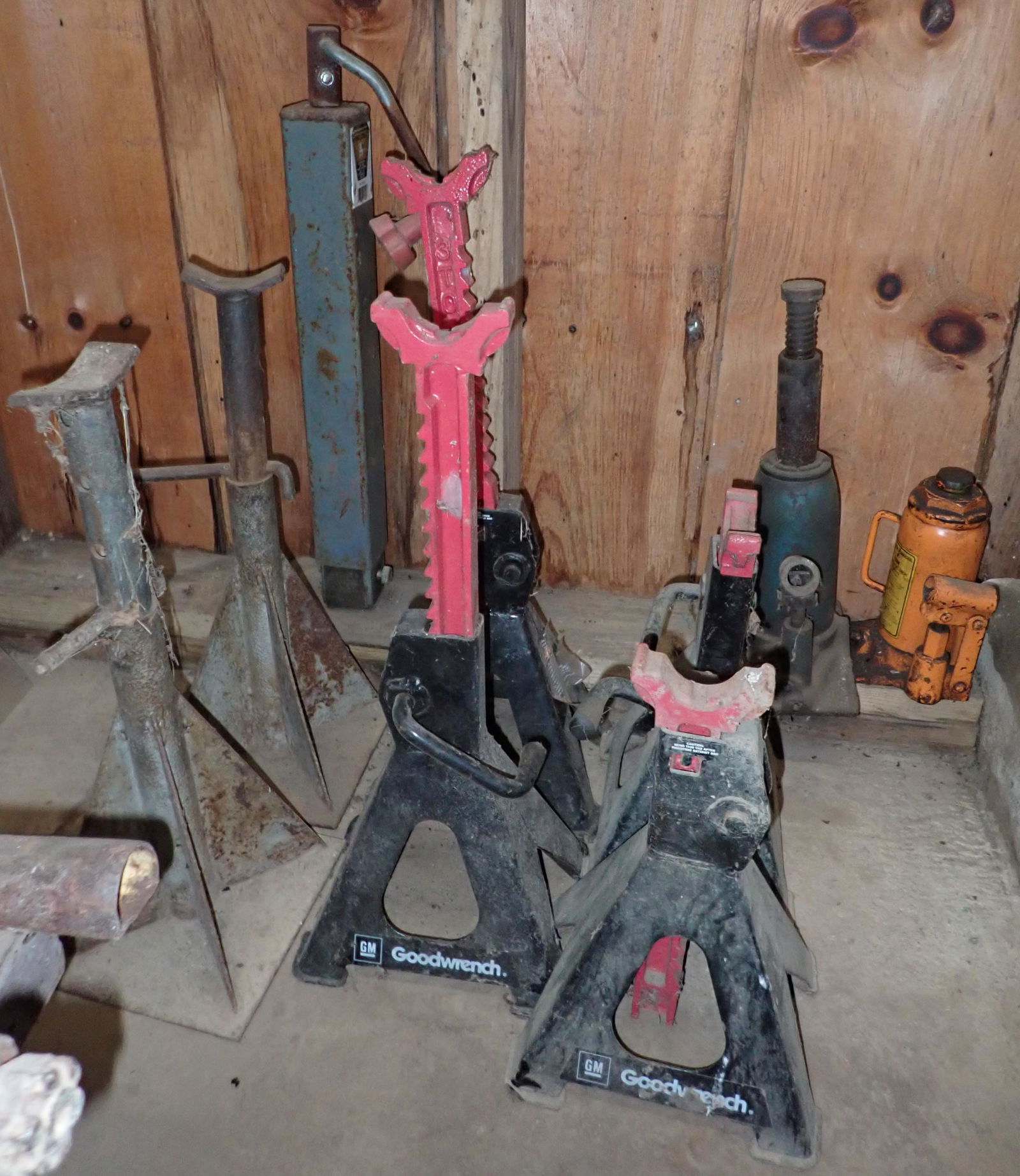 Jacks and Jack Stands (1 of 3)