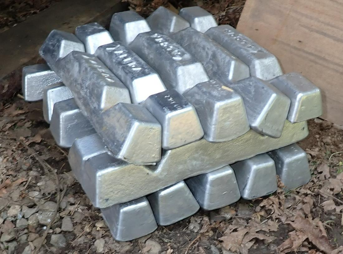 15 Alcoa Aluminum Cast Bars: Apprx 2 1/2" x 14 3/4" x 2 1/8" tall. Guessing they are approx 4-5lbs each