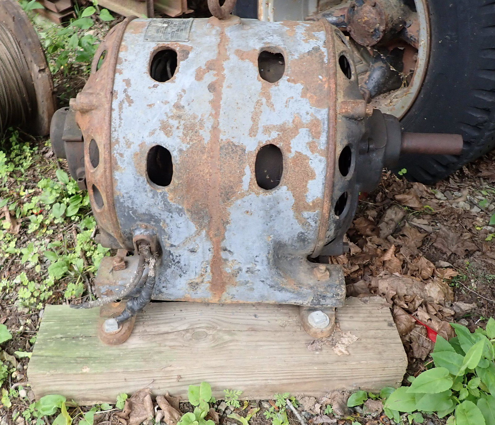 Antique / Vintage Century Electric Motor: Apprx 15" in diameter. 27" long, and 1 3/8" diameter shaft. It does turn
