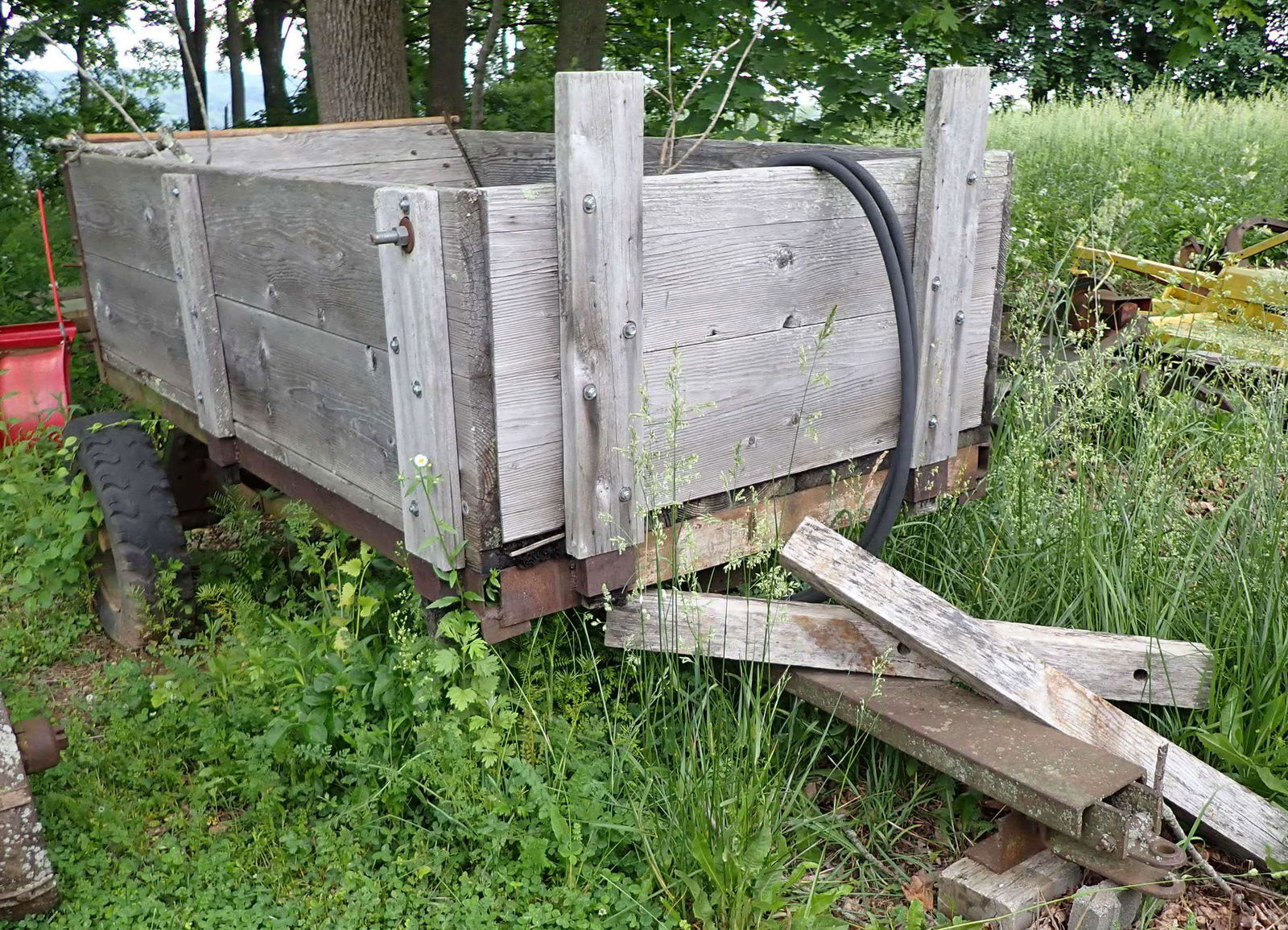 Utility Trailer / Dump Wagon (1 of 4)