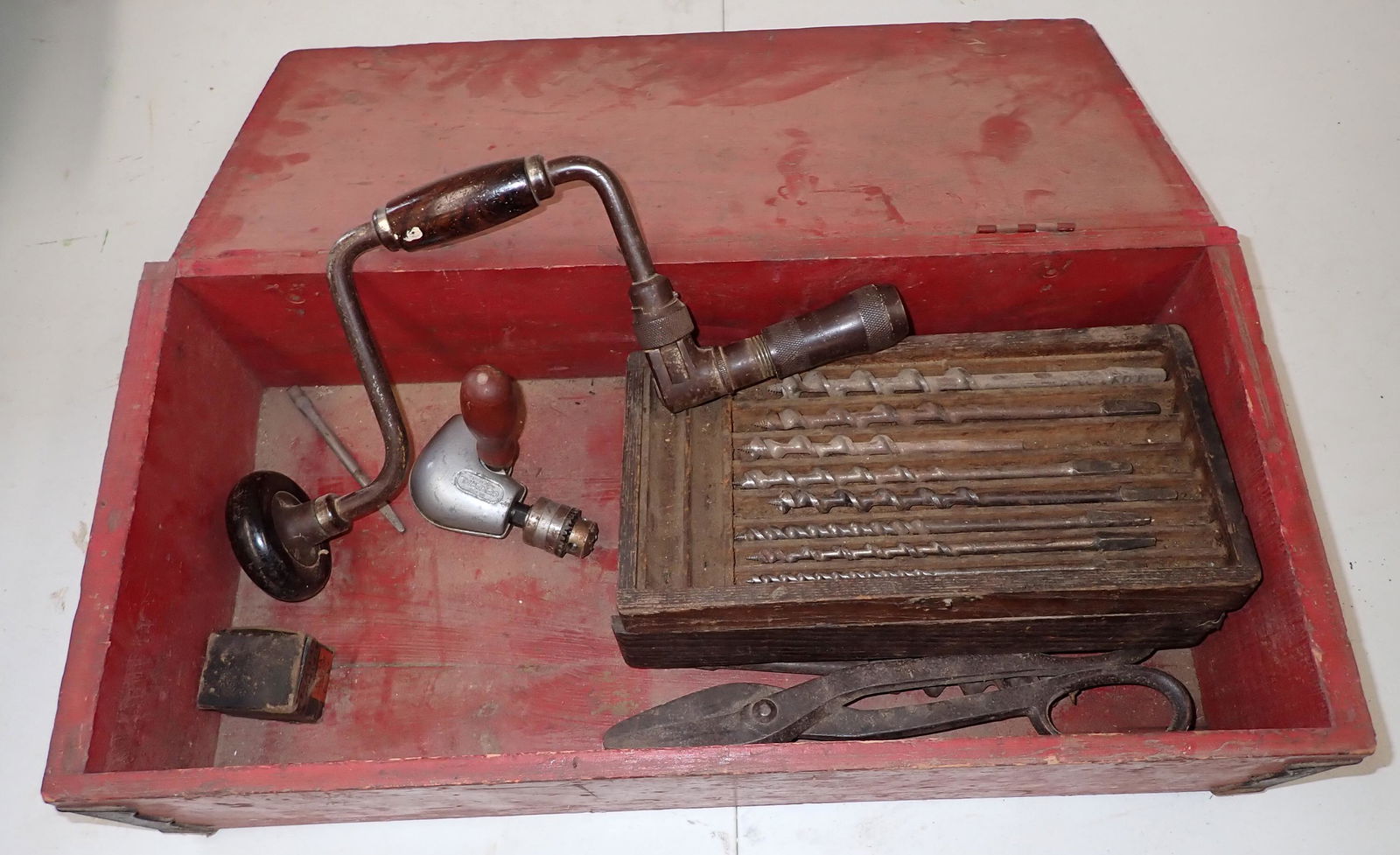 Miller Falls Bit Brace Drill and Wood Bits (1 of 4)