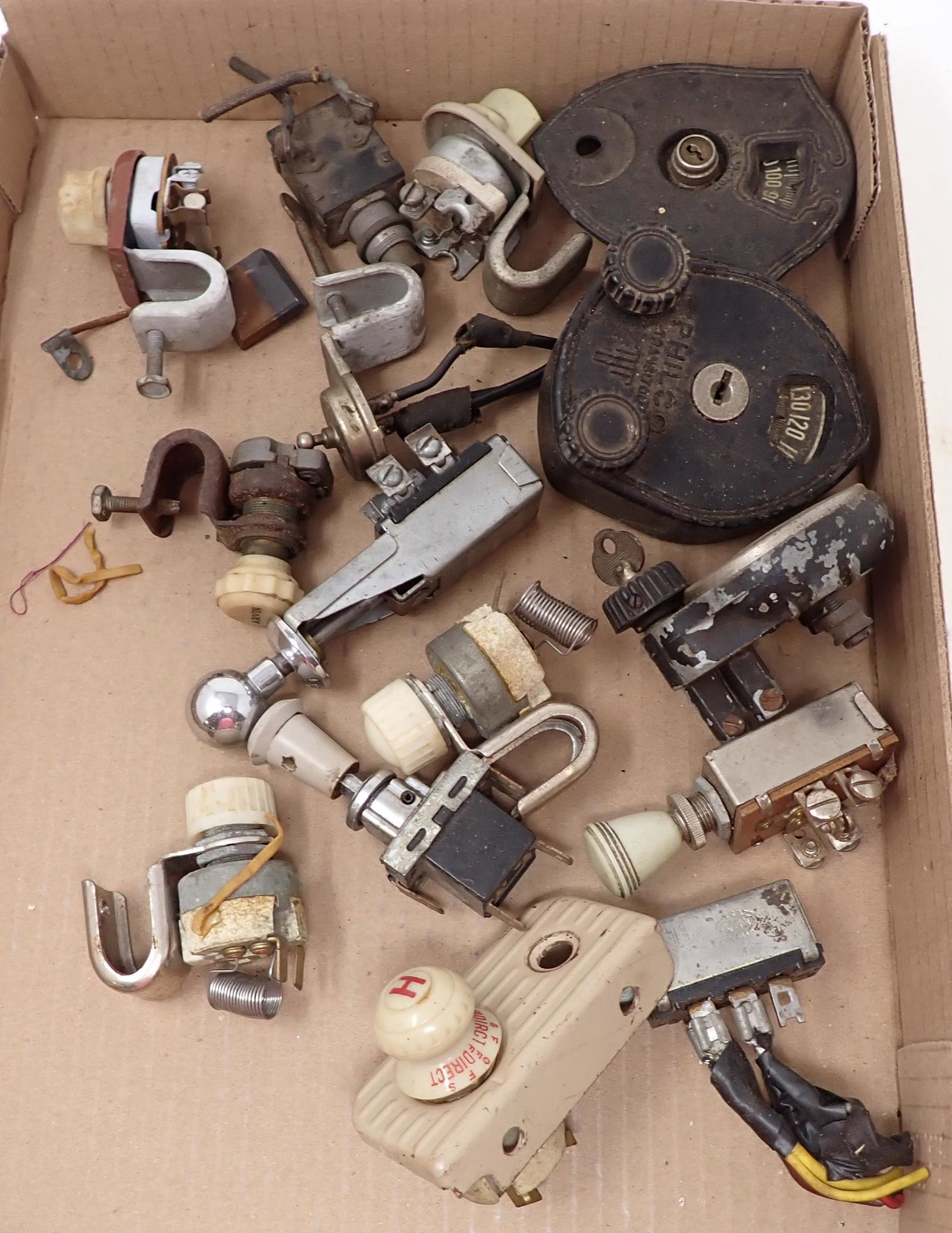 Philco Arvin Radio Knobs Remington Gauge (1 of 6)