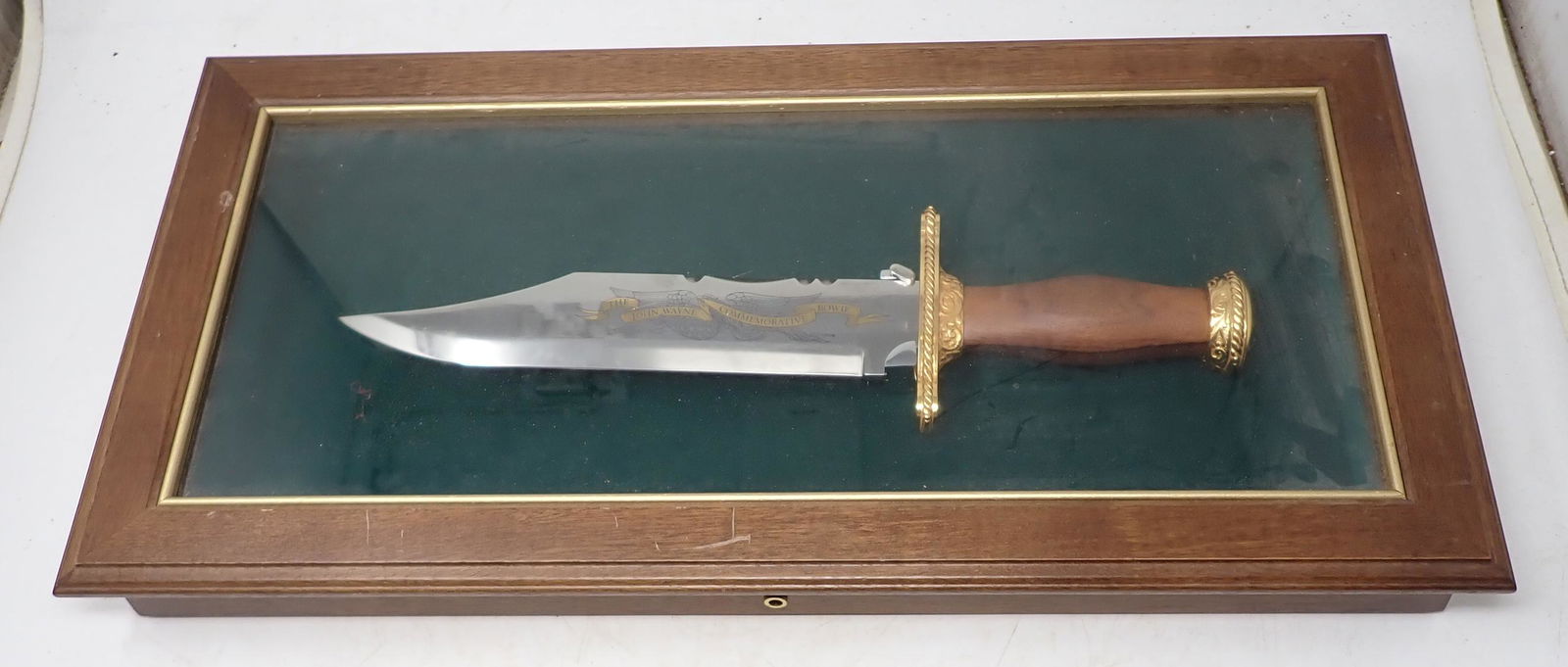 John Wayne Bowie Knife in Collectors Case (1 of 3)