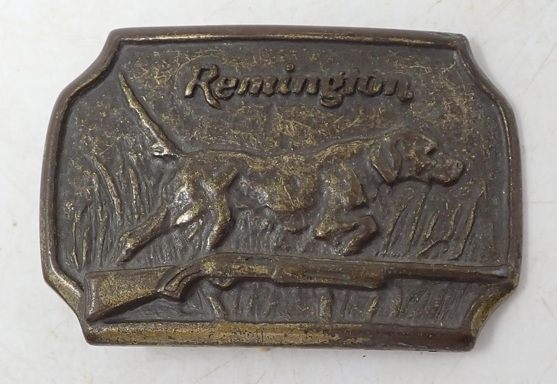 Remington Gun & Dog Belt Buckle: Approx 2" x 3"
