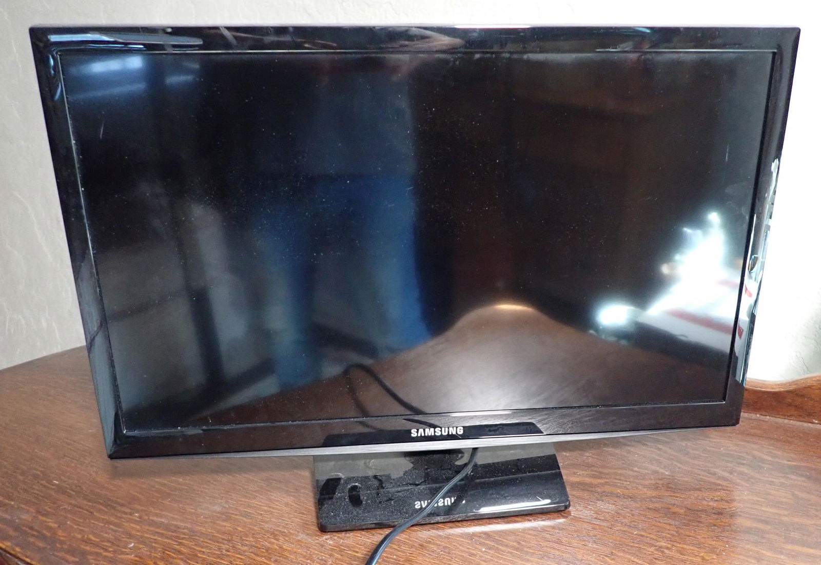 Samsung 24" TV (1 of 2)
