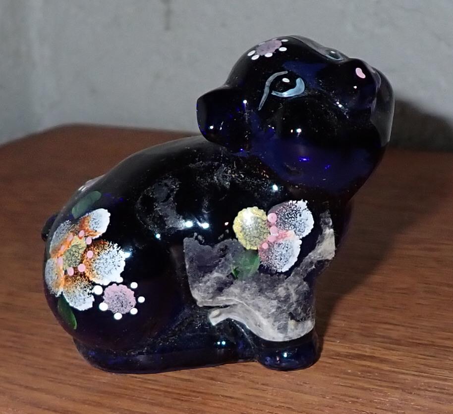 Art Glass Fenton Pig Signed (1 of 2)