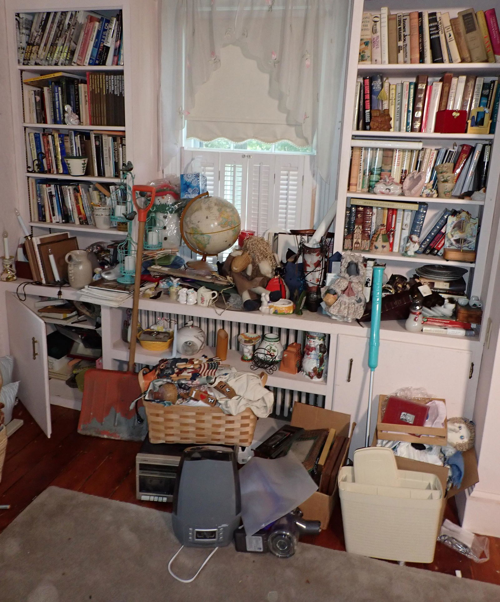 Partial Room Contents (1 of 19)