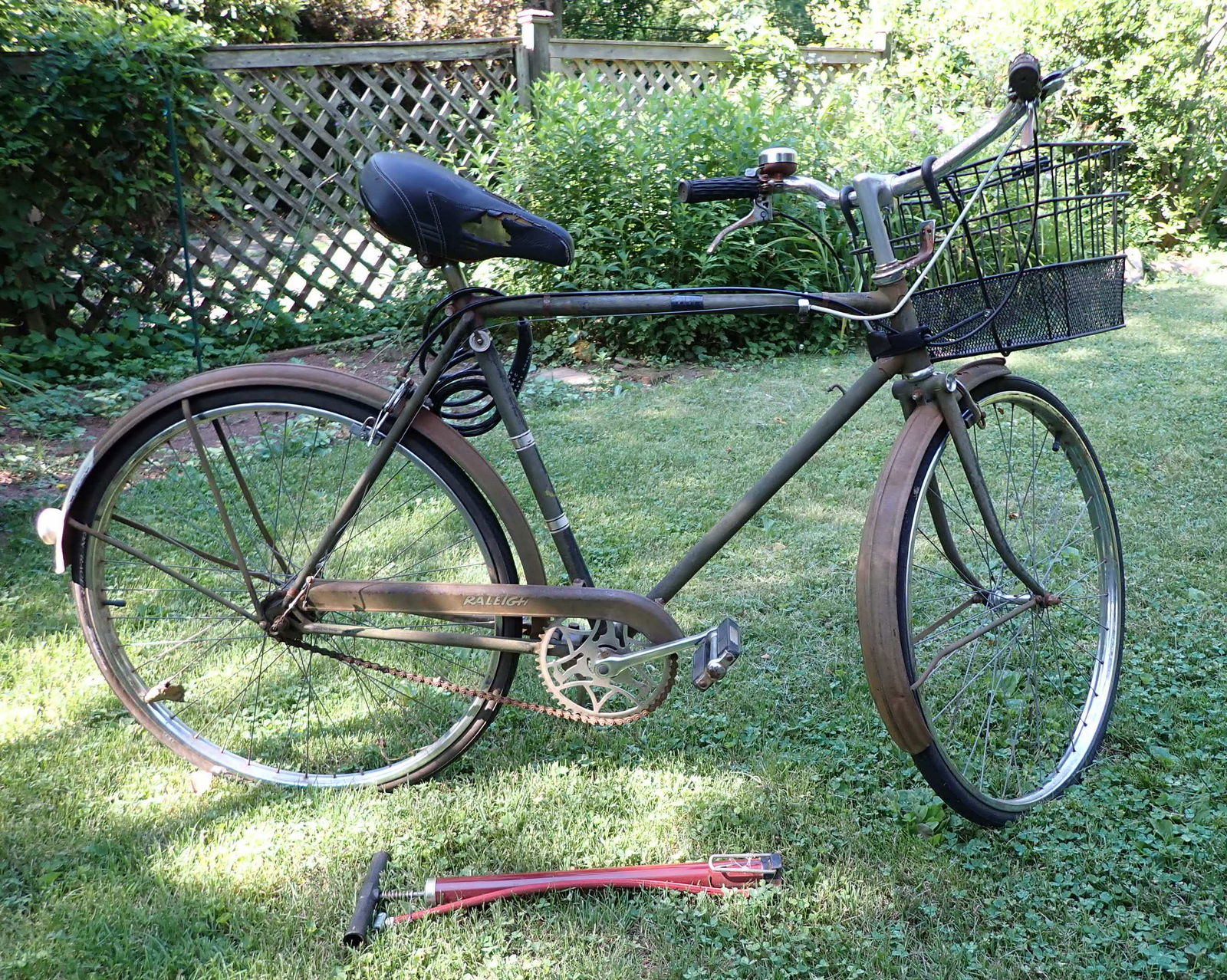 Vintage Raleigh Bicycle (1 of 7)