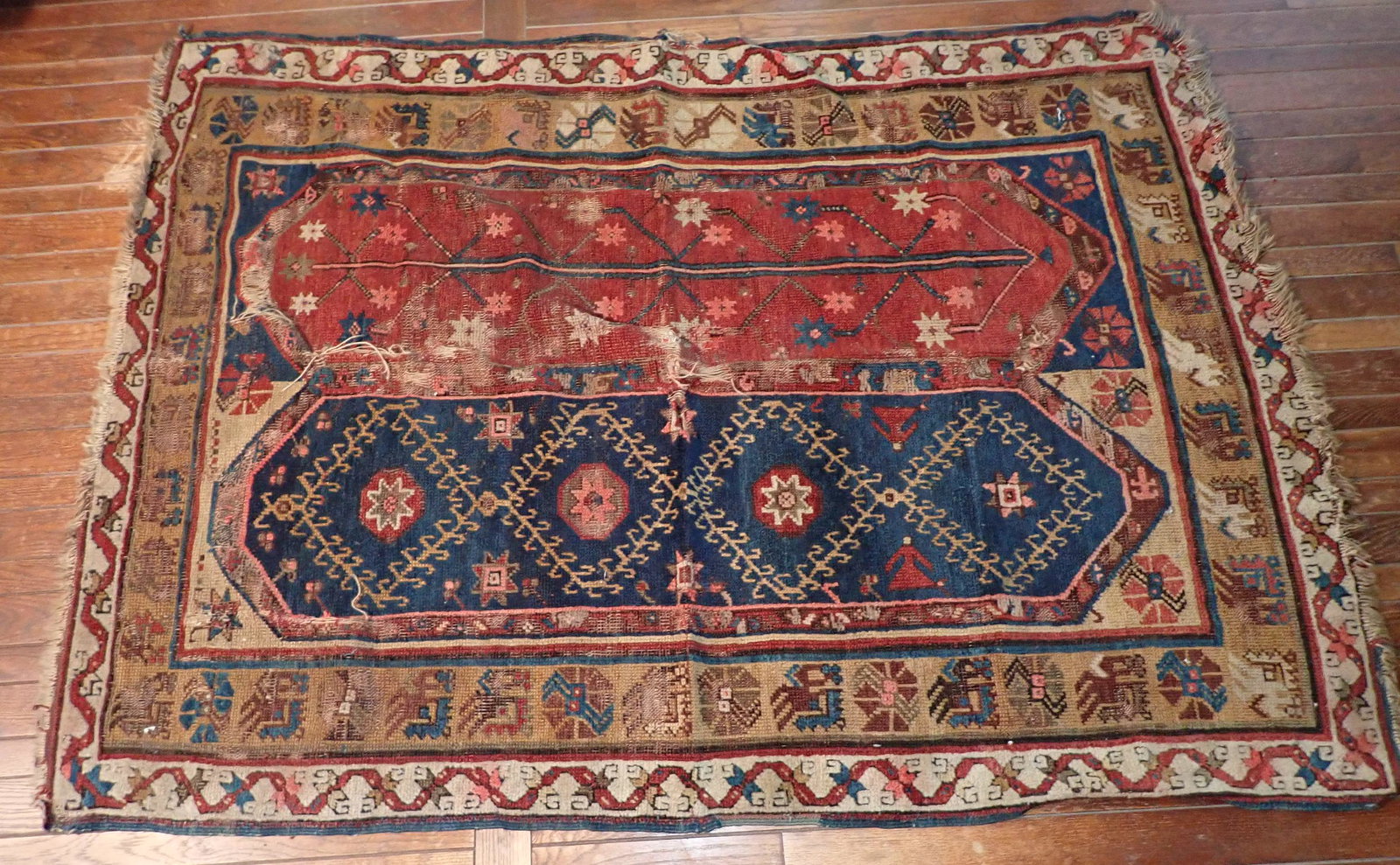 Persian Area Rug: Apprx 57" x 80"