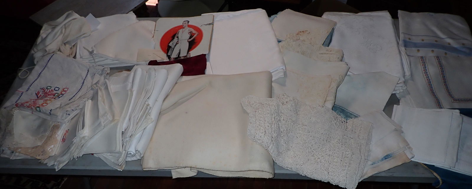 Tablecloths Napkins Misc Linens (1 of 6)