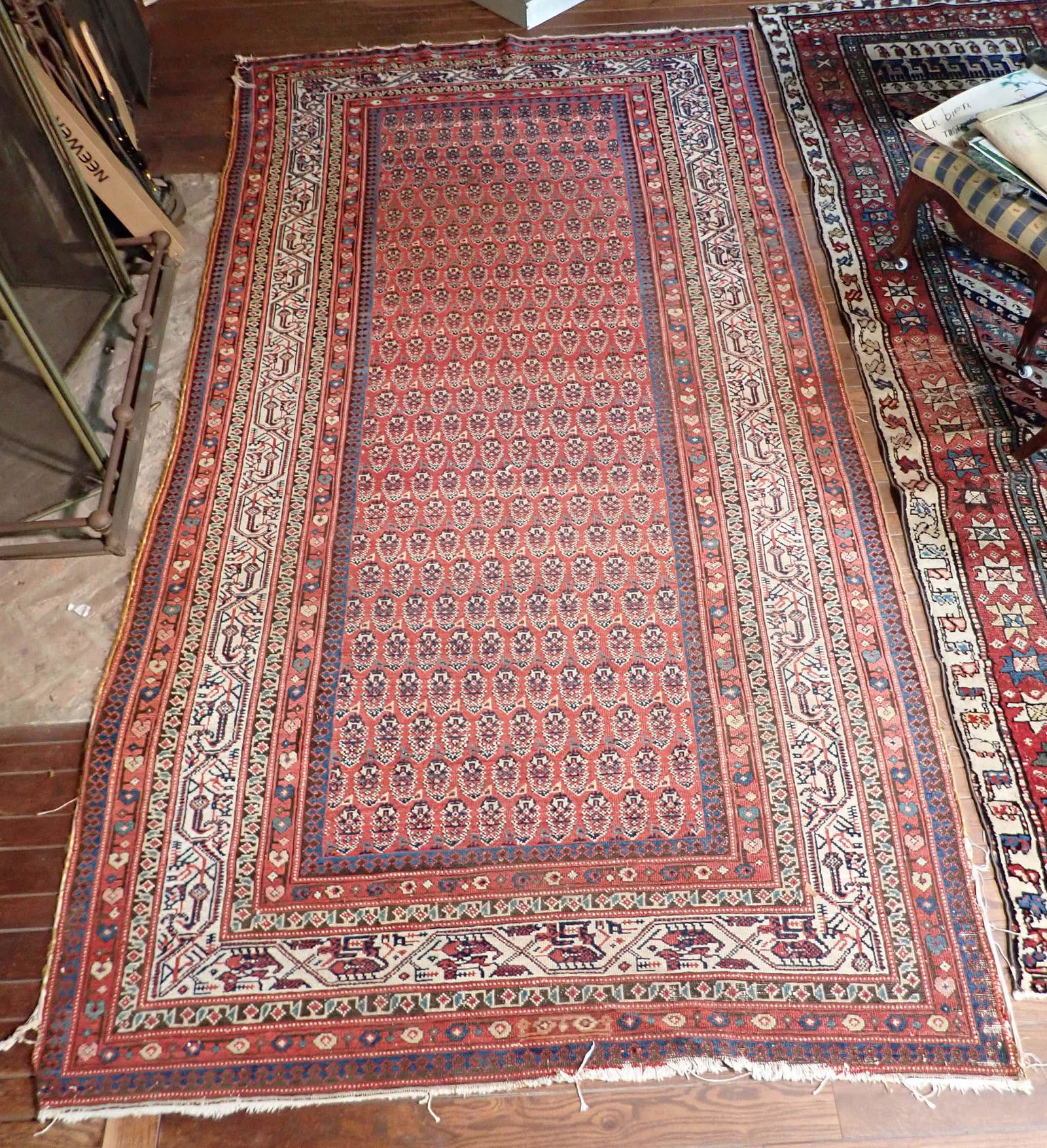 Persian Area Rug: Approx 4'11" x 9'8"