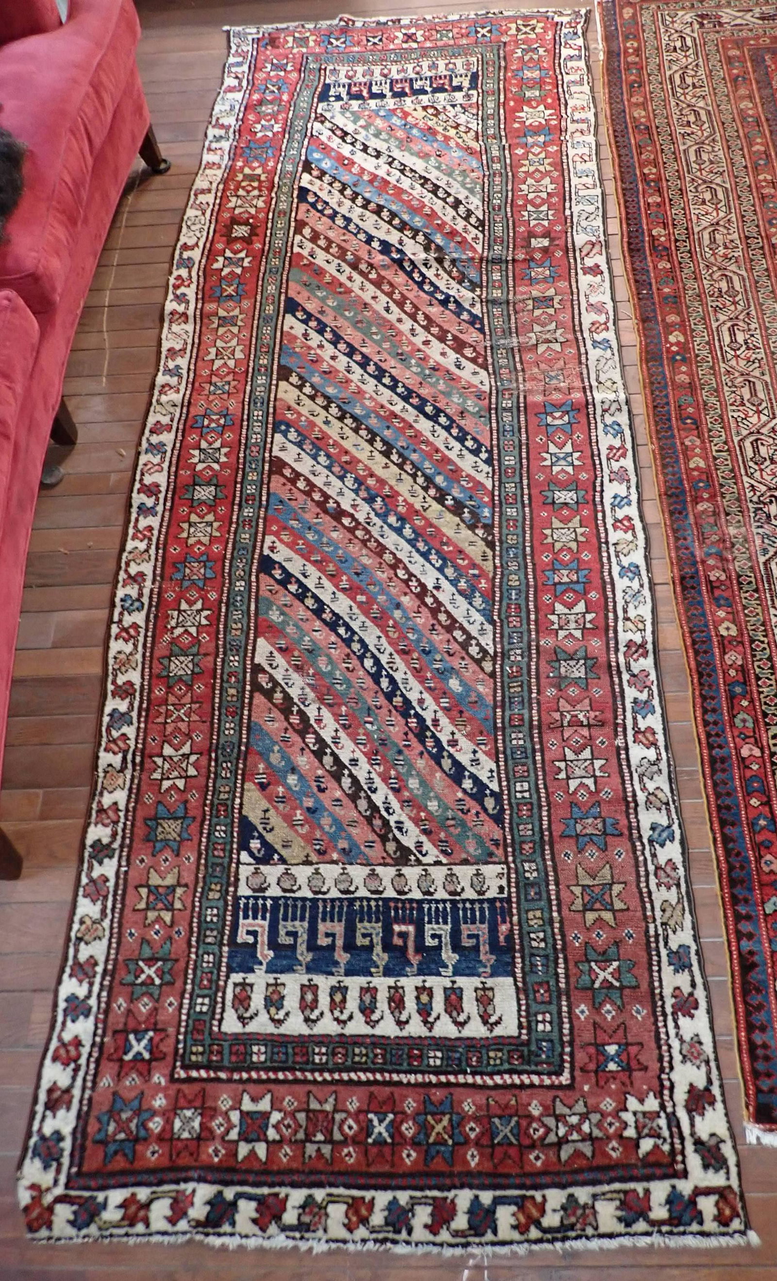 Persian Area Rug: Apprx 3'4" x 10"