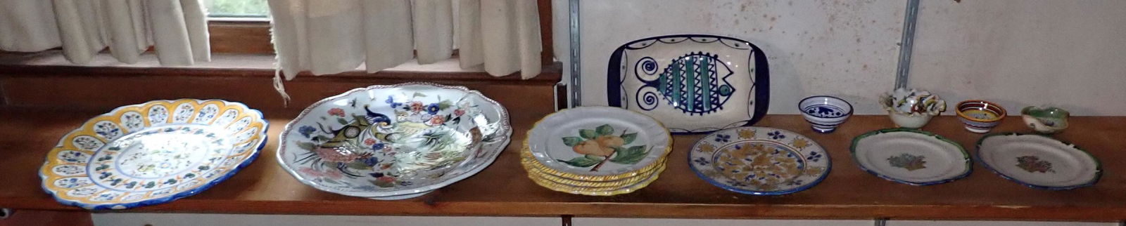 Italian Pottery Plates Platters & Misc (1 of 5)