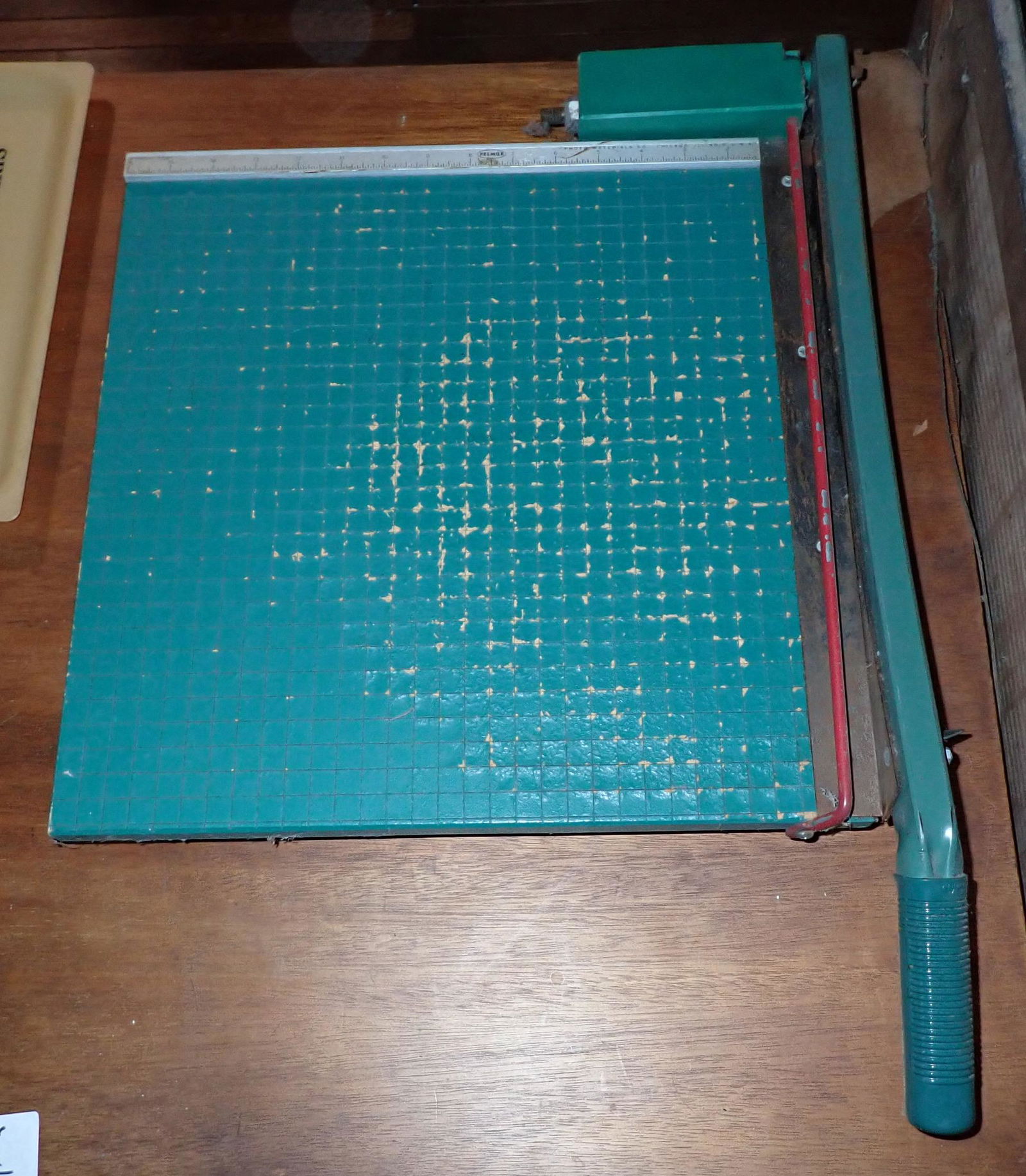 Paper Cutter (1 of 2)