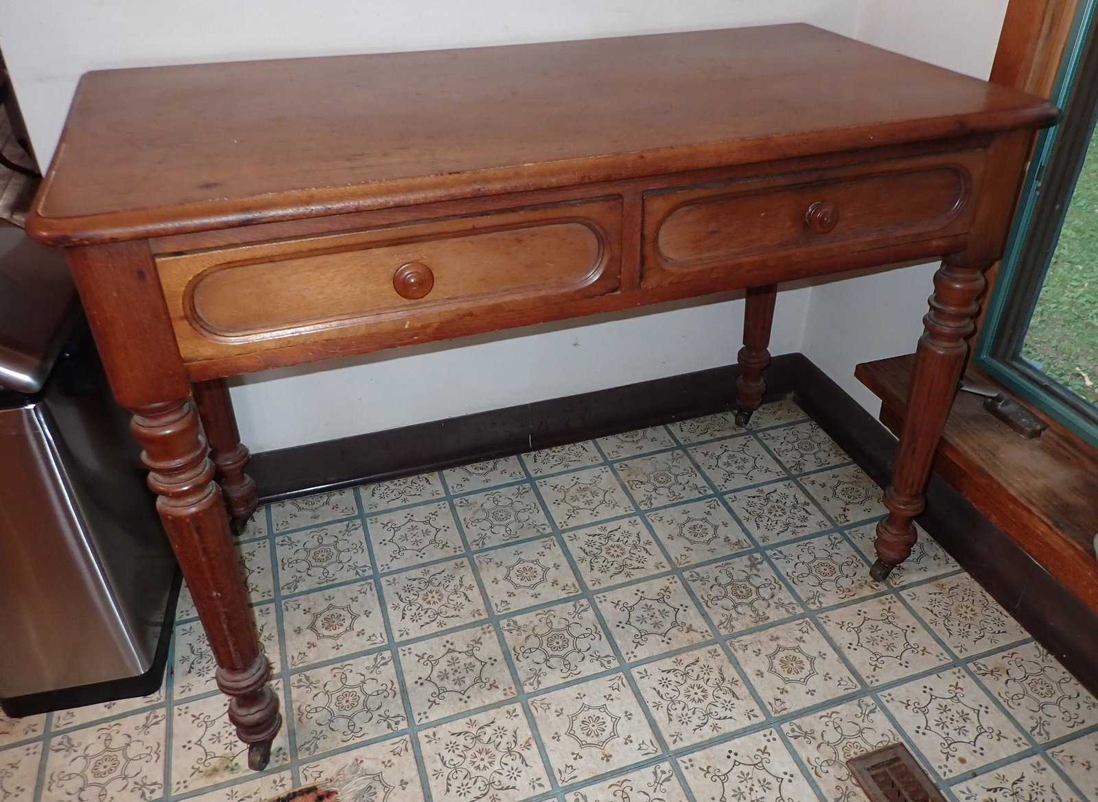 Walnut 2 Drawer Desk: Approx 21 3/4" x 42" x 29 1/2" tall