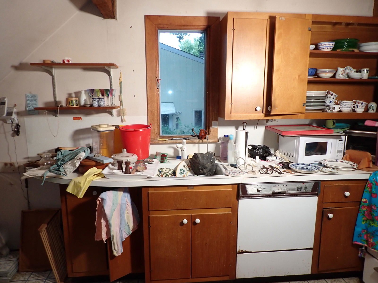 Partial Kitchen Contents (1 of 20)
