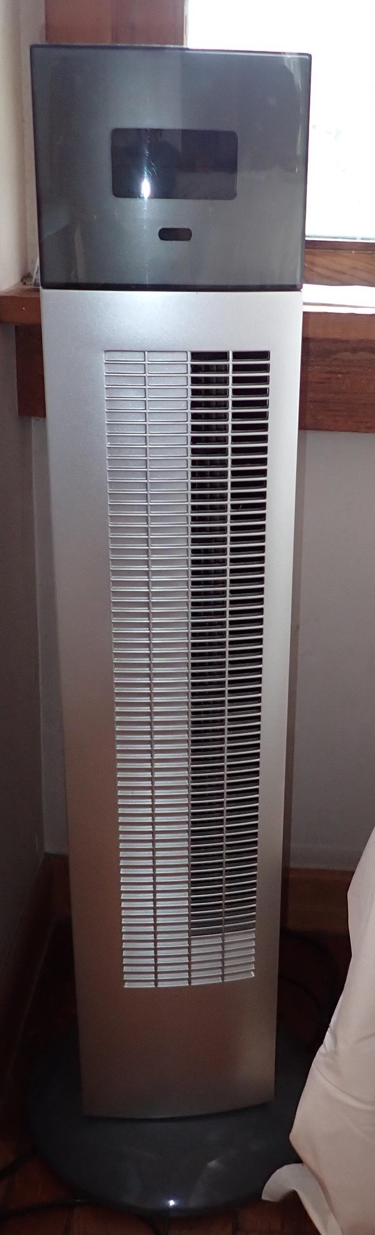 Brookstone Mighty Max Floor Fan (1 of 2)