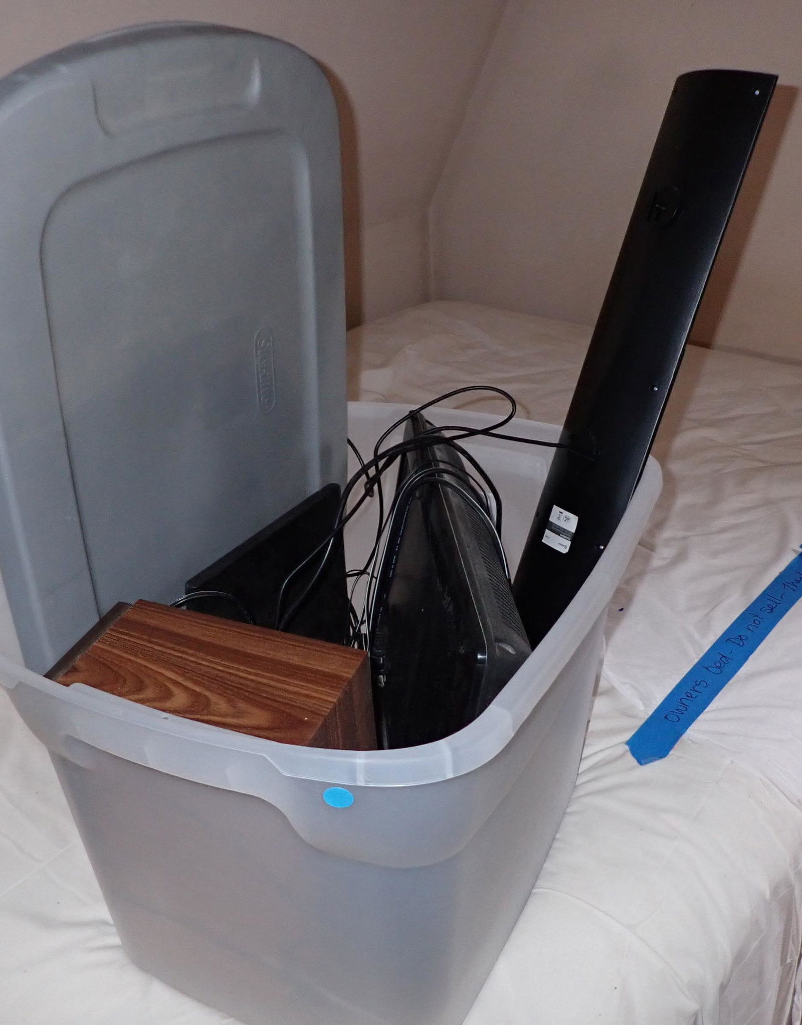 Flatscreen TV Vintage Sony Radio (1 of 3)