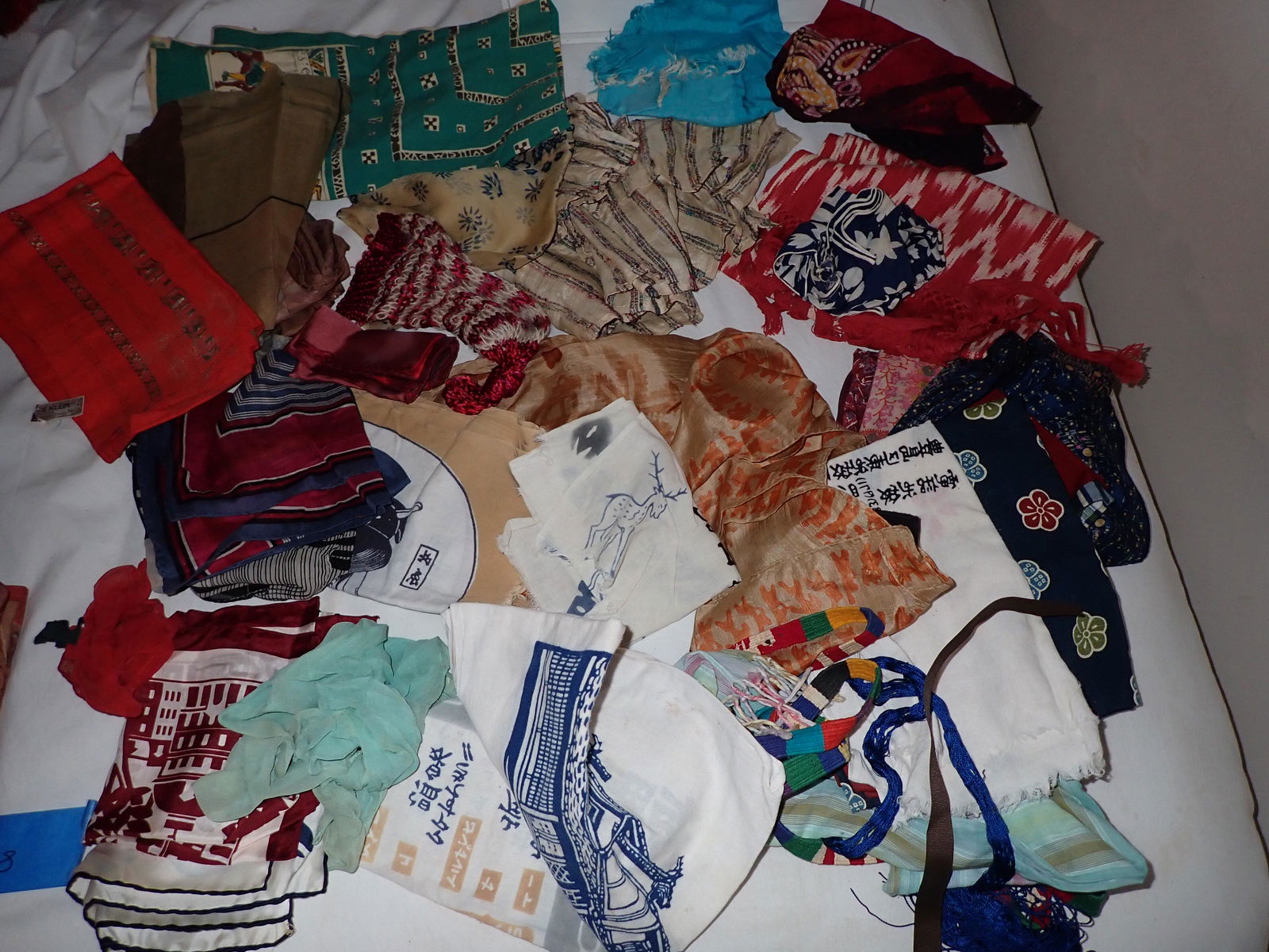 Japanese Scarves Purse Hat Gloves (1 of 9)