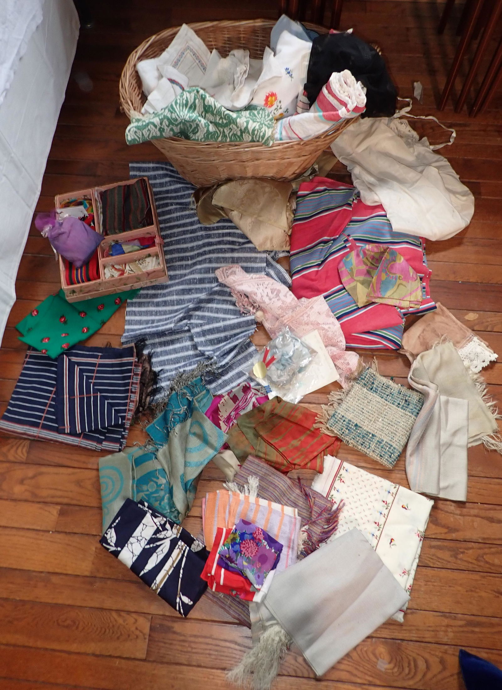 Scarves Material & Misc (1 of 6)