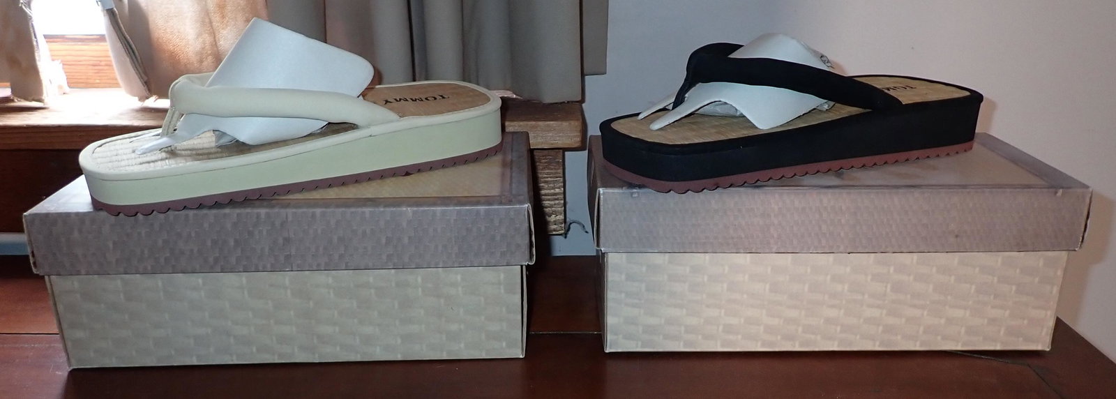 Tommy Bahama Flip Flops: Never used