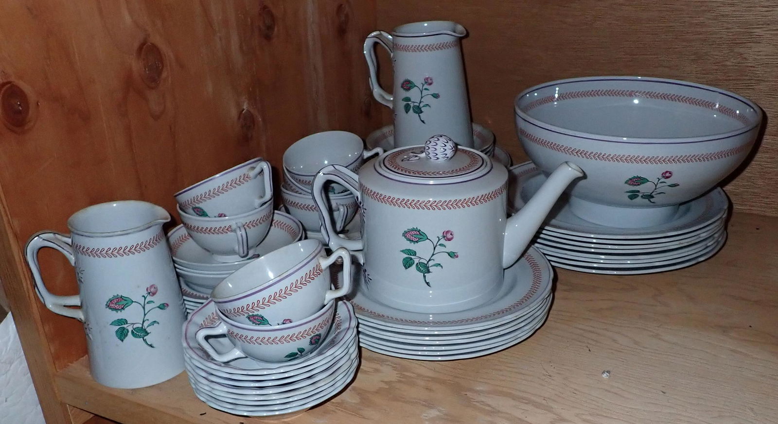 Copeland Dinnerware: Getting all pictured