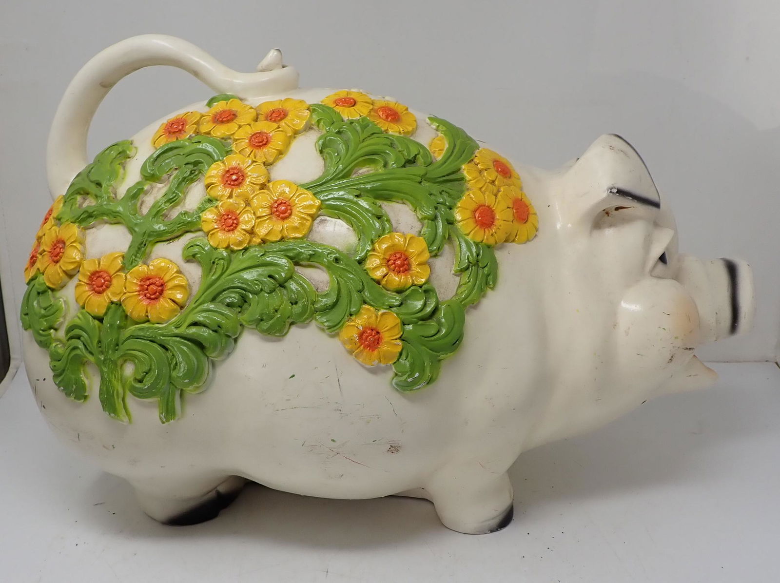 1976 Universal Statuary Corp Piggy Bank (1 of 4)