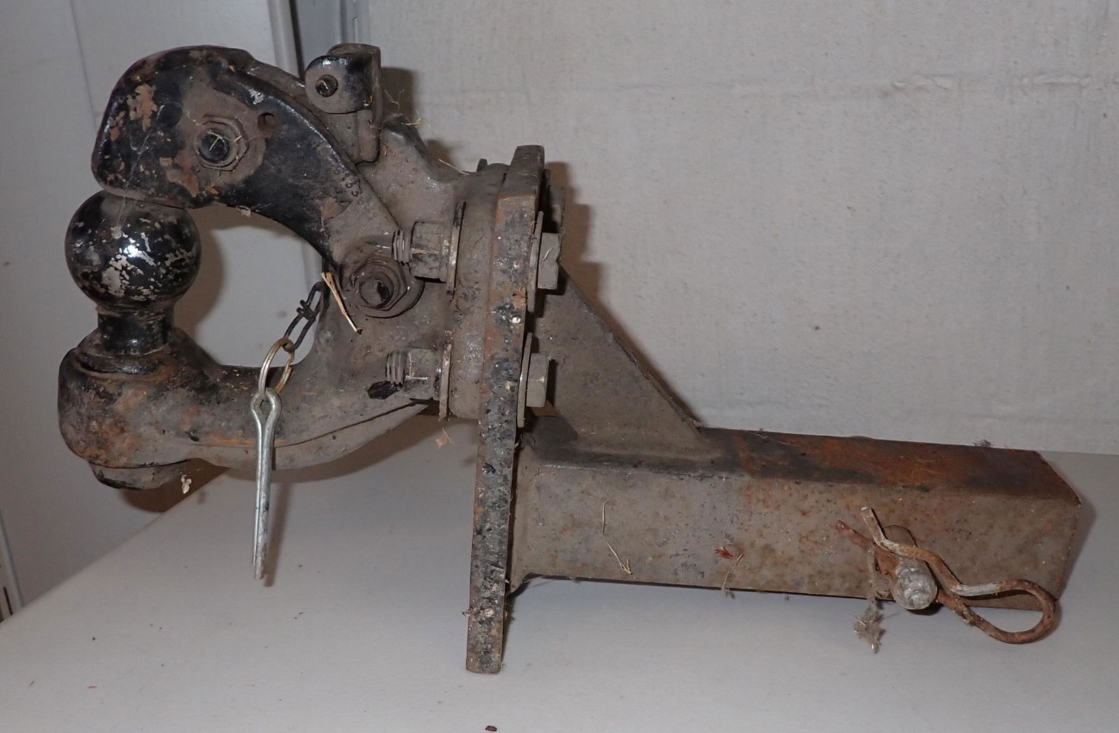 Pintle Truck Hitch (1 of 2)