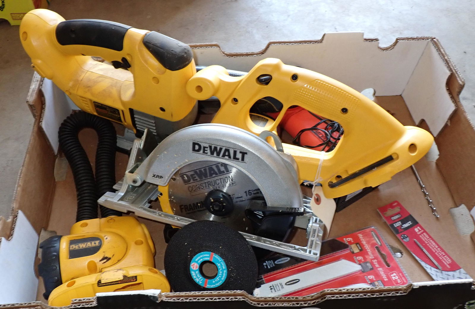 Dewalt Jig Saw Circular Saw & Reciprocating Blades (1 of 3)