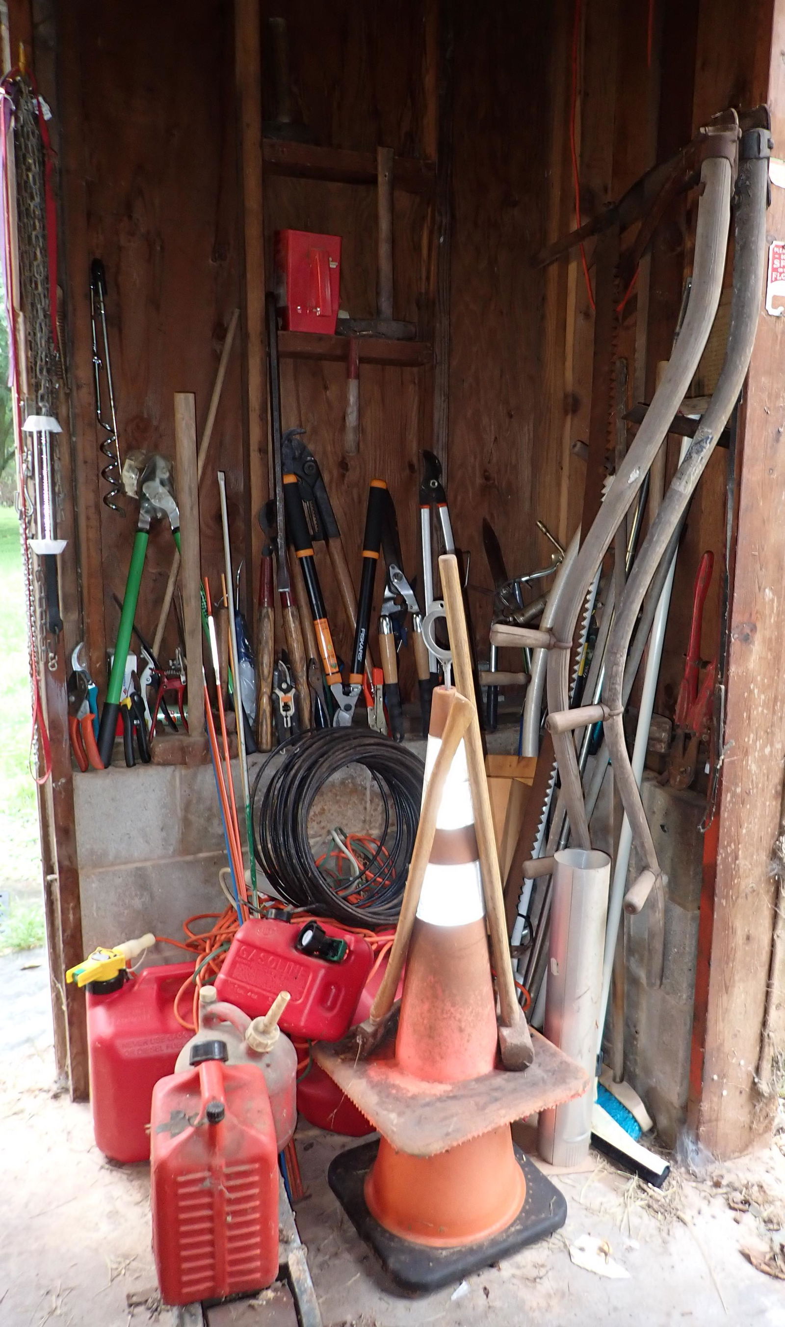 Pruners Loppers Fuel Can Lump Hammers Tools (1 of 7)