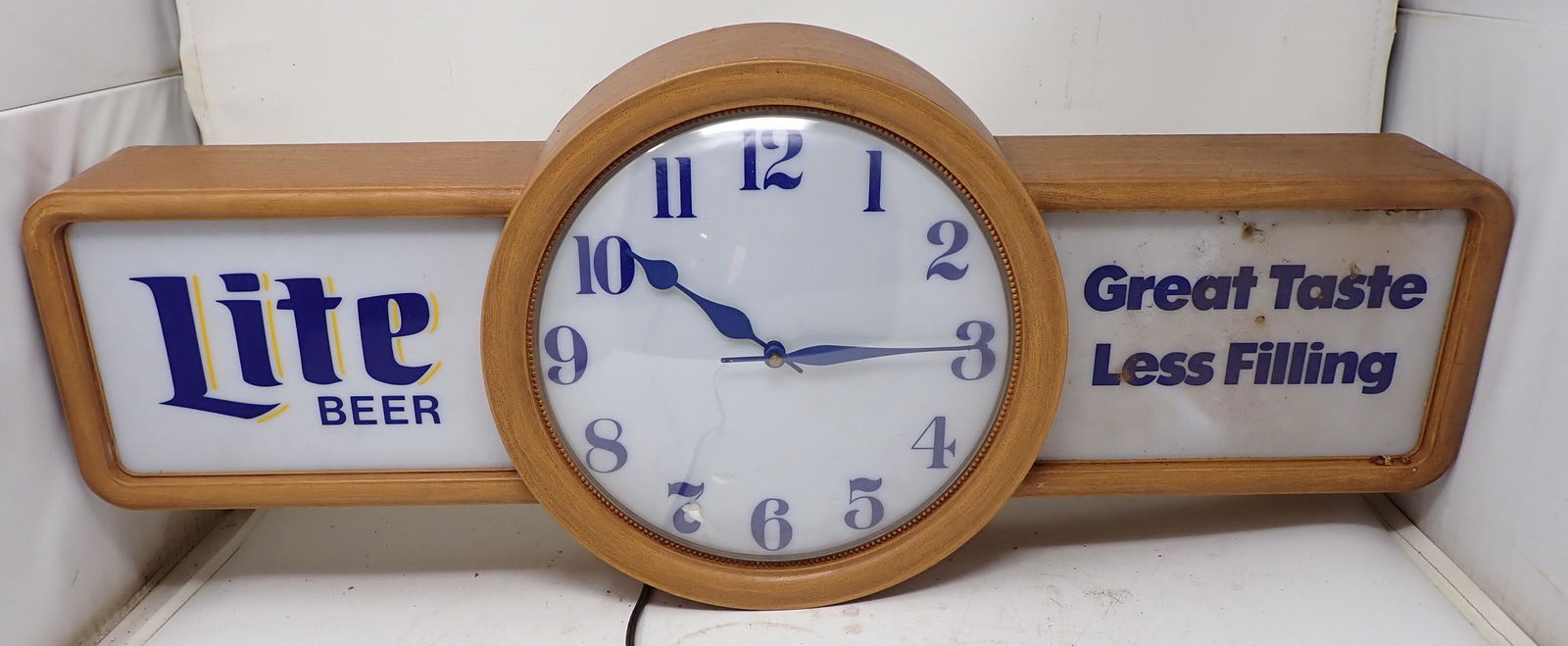 ビンテージ　MILLER LITE BEER LIGHT UP CLOCK VINTAGE MILLER LITE BEER ILLUMINATED SIGN WALL CLOCK Light