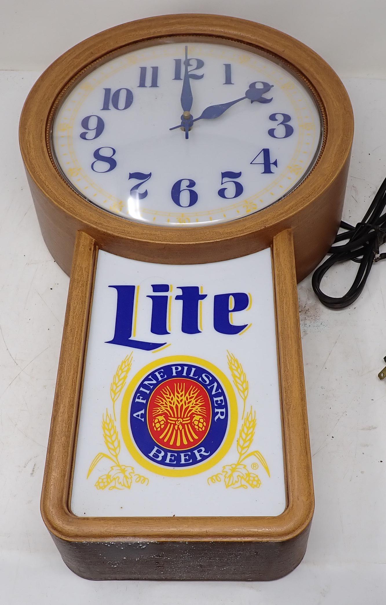 ビンテージ　MILLER LITE BEER LIGHT UP CLOCK VINTAGE 1992 MILLER LITE BEER CAN LIGHT UP CLOCK PLASTIC