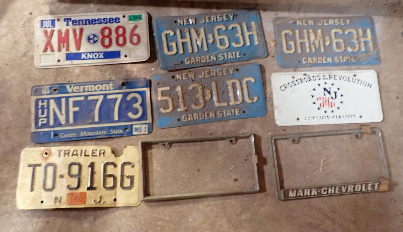 Vintage License Plates Mark Chevrolet Bracket (1 of 2)