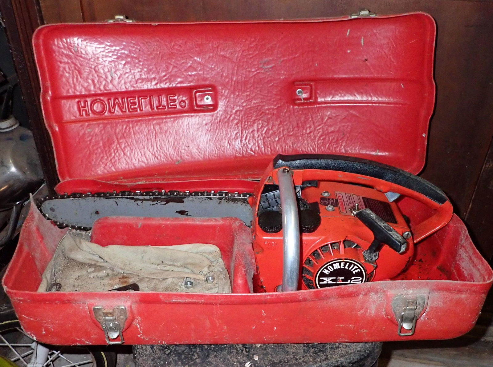 Homelite XL2 Chainsaw (1 of 3)