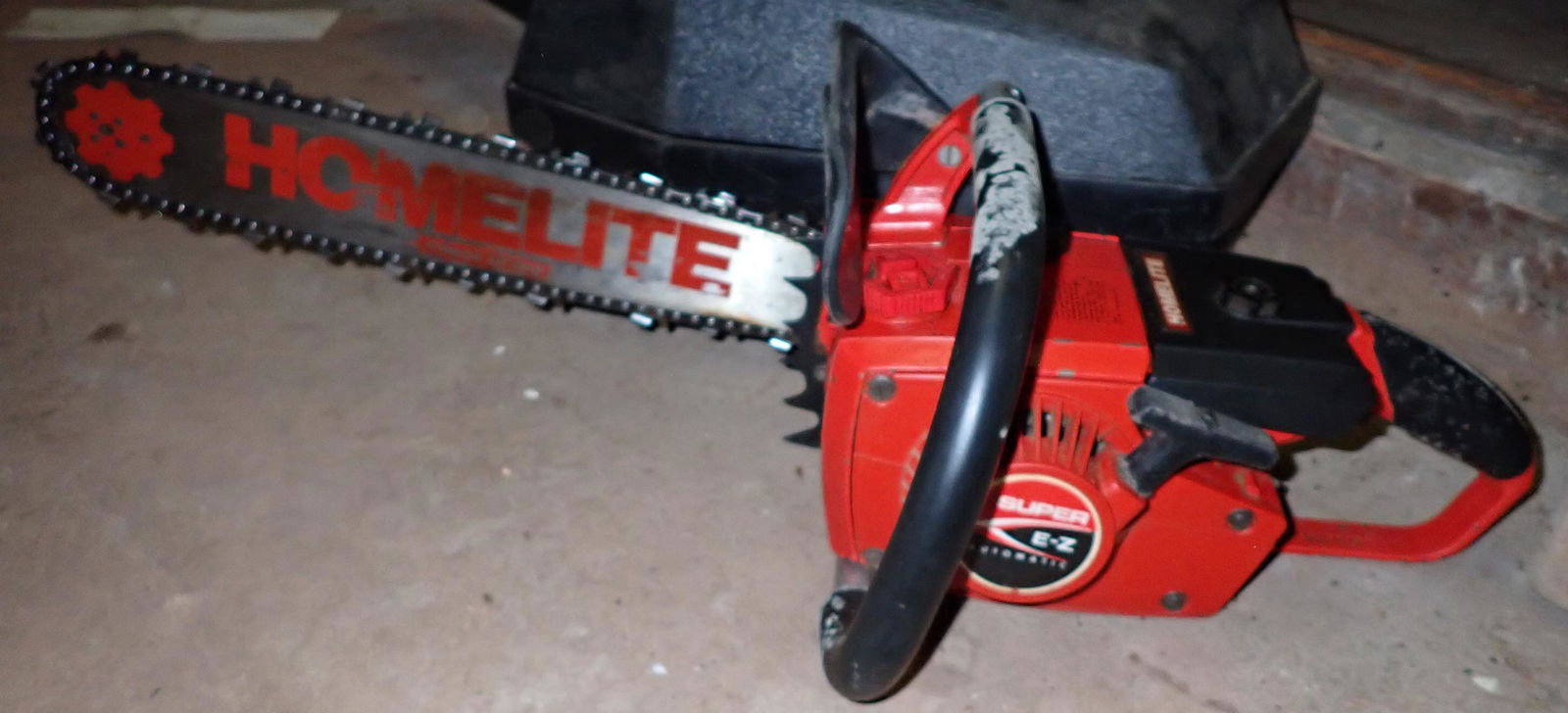 Homelite Super EZ Chainsaw (1 of 3)