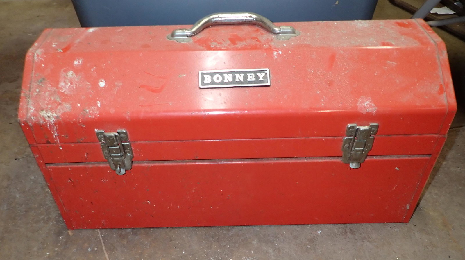 Bonney Tool Box: Approx 10 1/4" x 24" x 12" tall