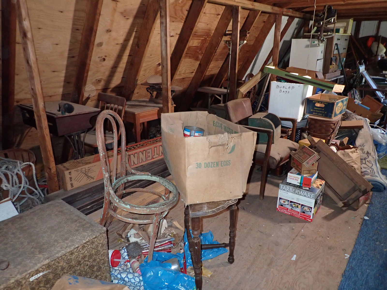 Partial Room Contents (1 of 17)