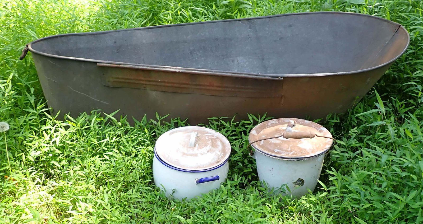 Primitive Tin Bathtub and Agateware (1 of 6)