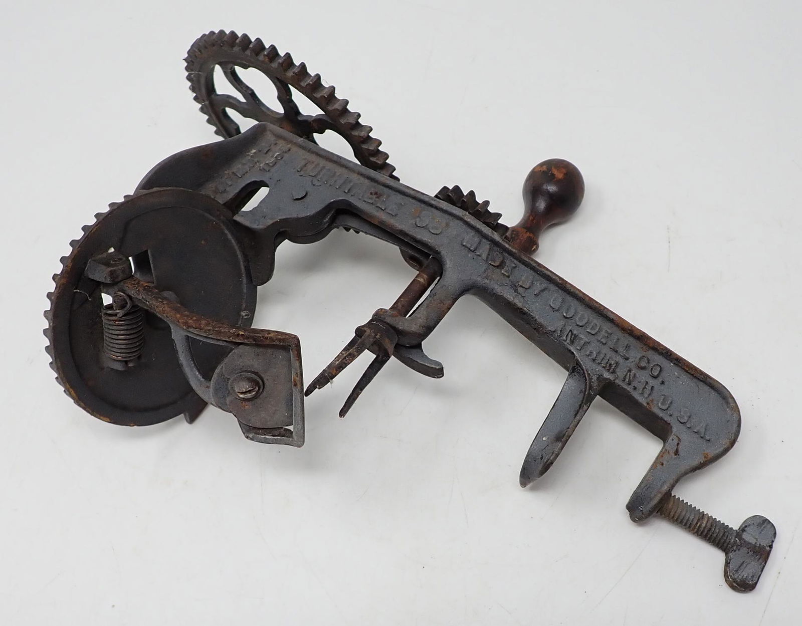 1898 Goodell Turntable 98 Apple Peeler (1 of 2)