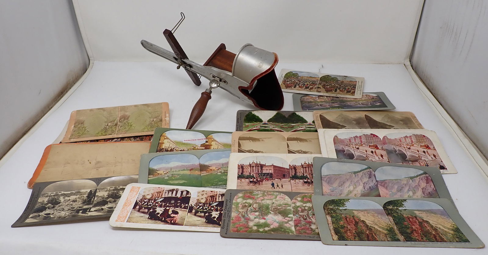 Stereoview Cards & Viewer (1 of 5)