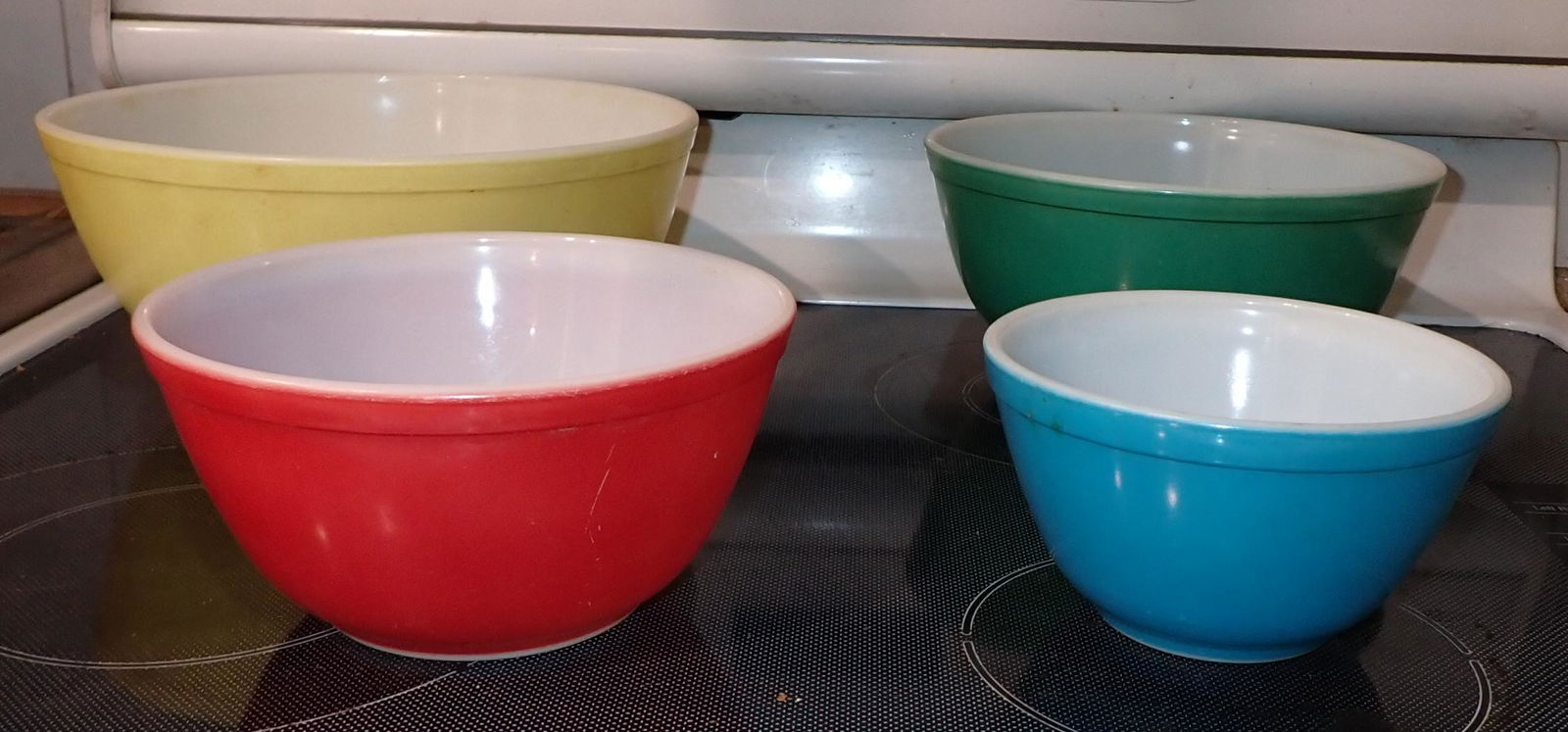 Pyrex Mixing Bowls: Largest is approx 10 1/2" in diameter