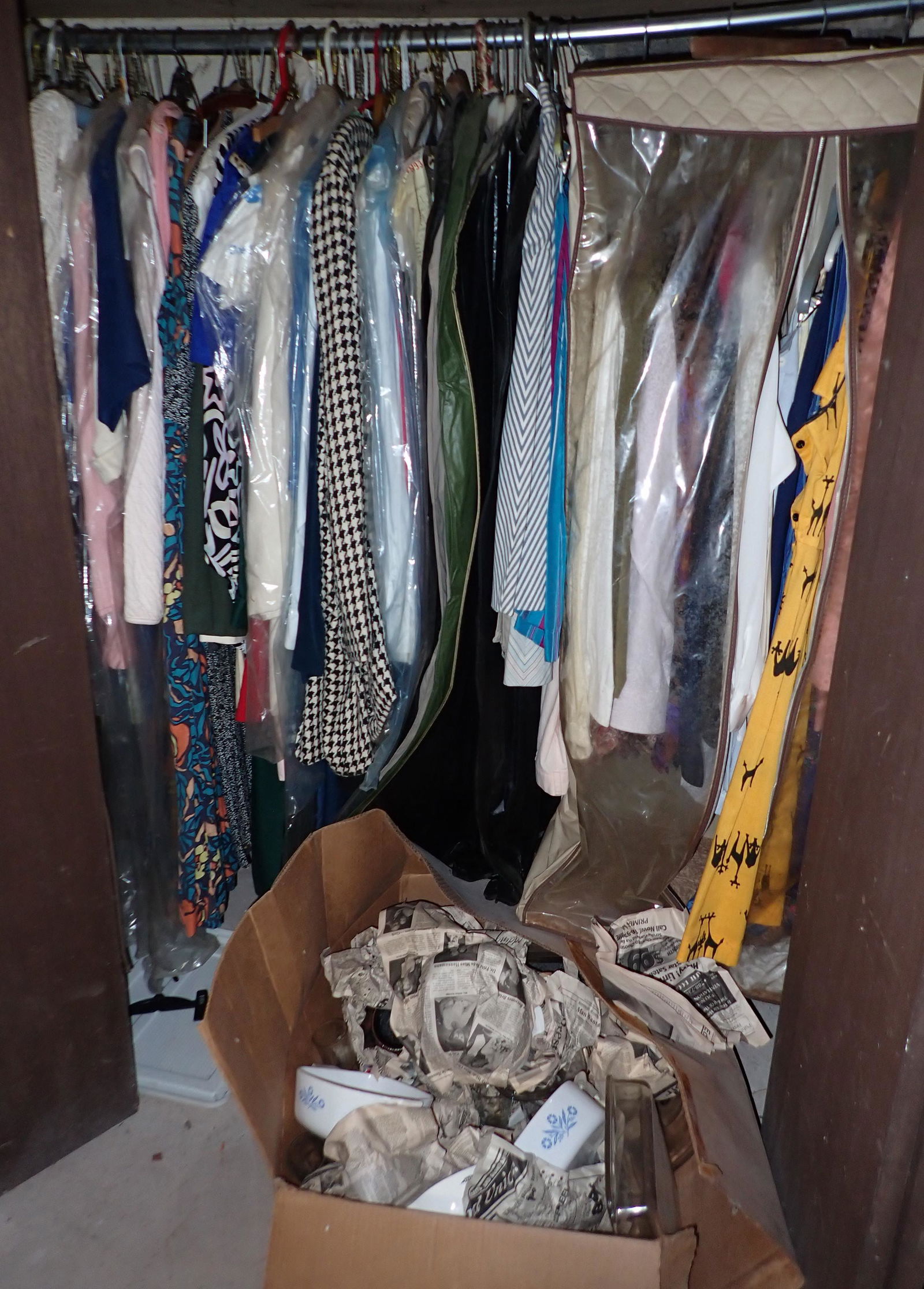 Clothing Closet Anchor Hocking Corning Ware (1 of 4)