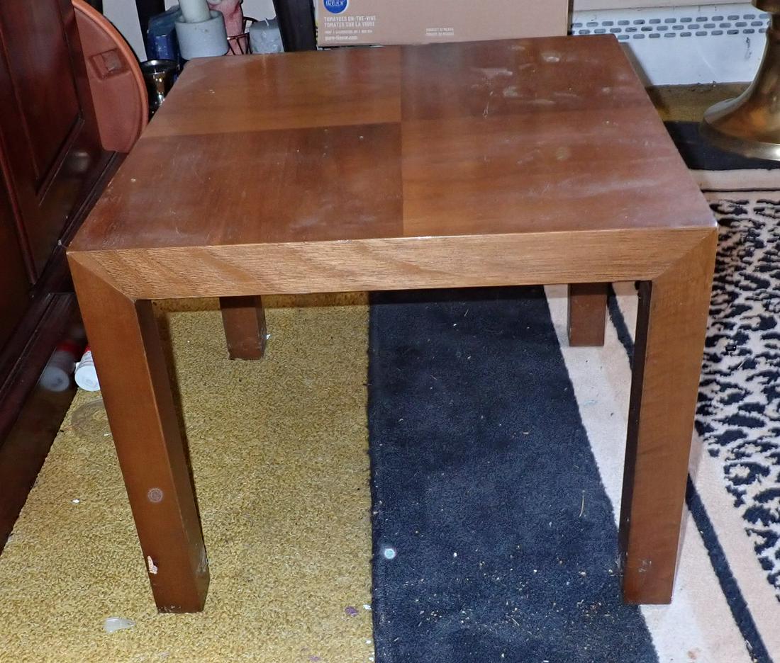 Lane End Table: Style 1340-18. Apprx 18 1/2" x 18 1/2" x 15" tall.