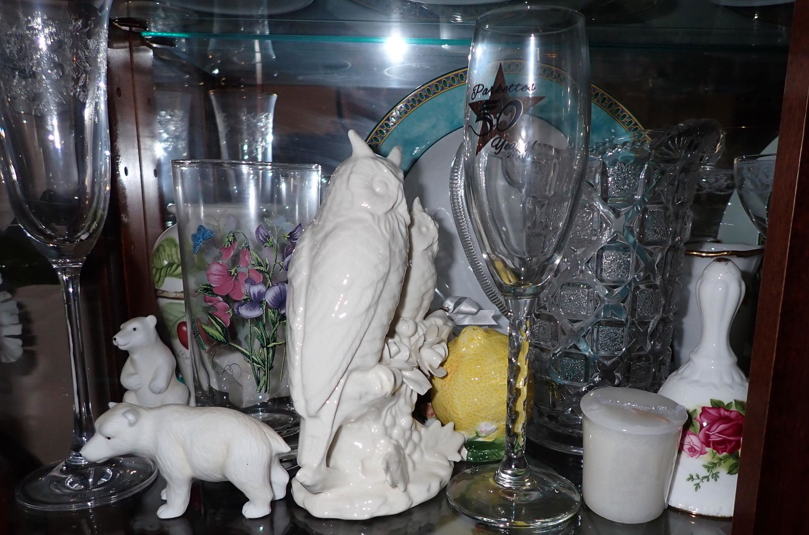 Figurines Glassware Misc Shelf Contents (1 of 3)